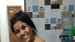 Bhabi nude in kichen