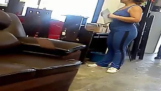 La nalgona vendedora de los mubles