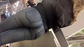 Juicy and firm teen ass in tight jeans
