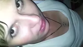 Adam karsinin amina agzina veriyor