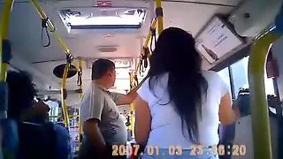 BUNDUDA NO ONIBUS