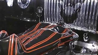 Der Rubber Sarkophag - Locked up in Chastity