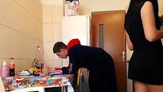 Adriana ar face orice pentru bani .